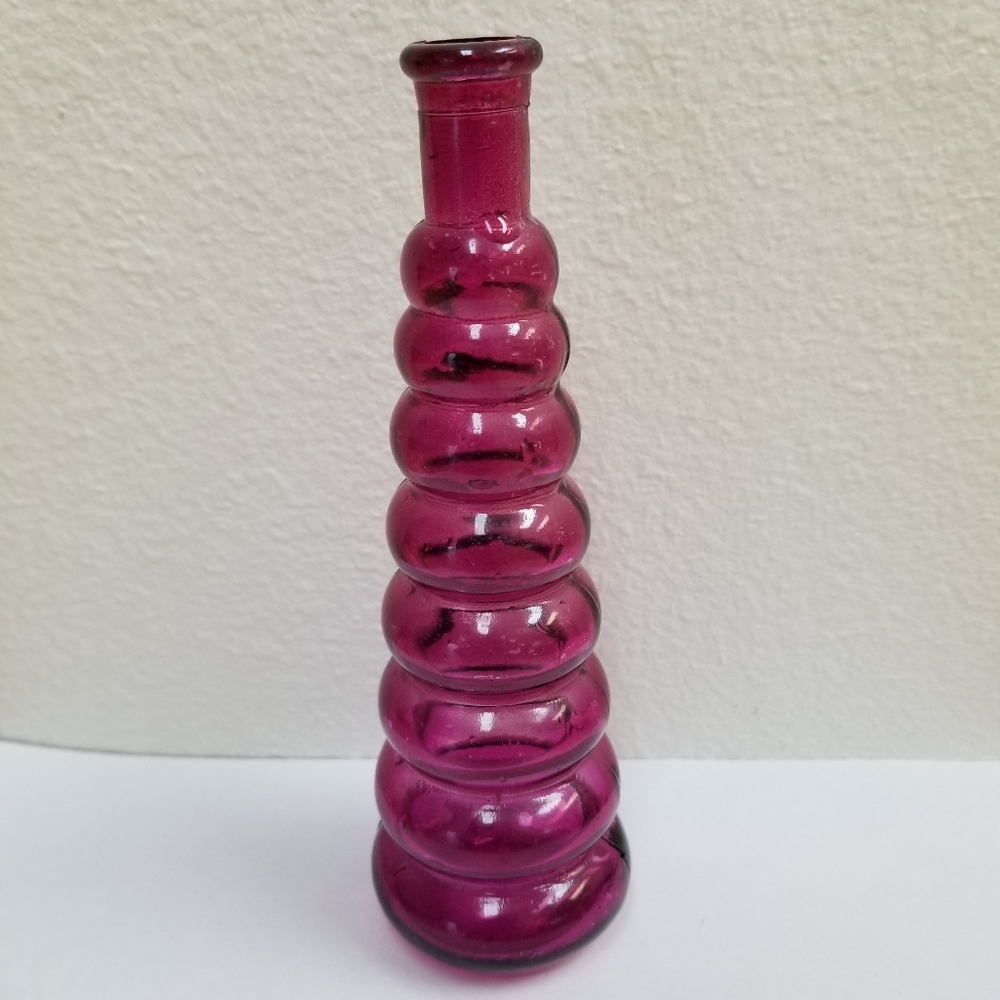 ✅ Rare Vintage Collectible Red Glass 7" Bud Vase #10047, #B49
